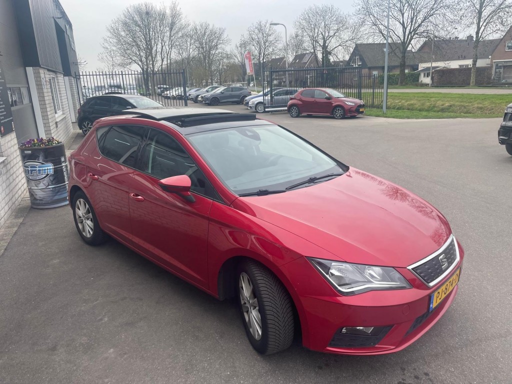 SEAT Leon Seat Leon 1.0 ECO TSI STYLE Business Intense Automaat! Pano Cruise Clima Carplay Alcantara