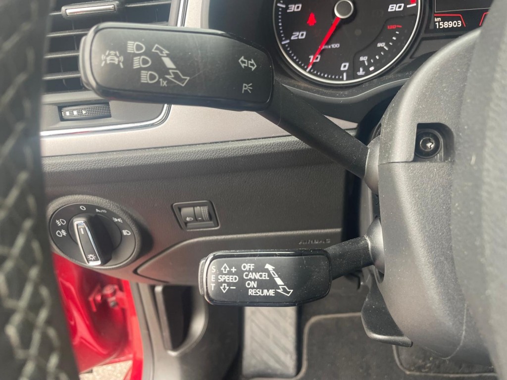 SEAT Leon Seat Leon 1.0 ECO TSI STYLE Business Intense Automaat! Pano Cruise Clima Carplay Alcantara