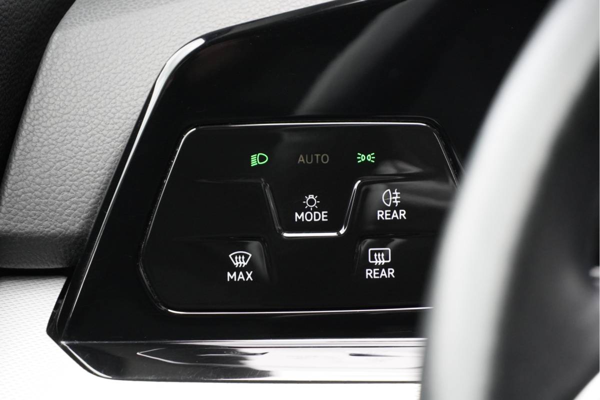 Volkswagen Golf Volkswagen Golf 1.0 TSI 5drs Edition BJ2021 Lmv 17″ | Led V+A | Pdc | App-Connect | Virtual cockpit | Climate control | Getint glas