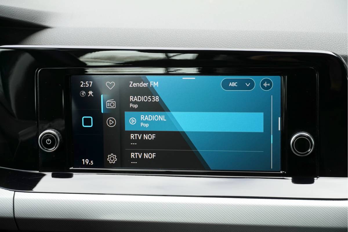 Volkswagen Golf Volkswagen Golf 1.0 TSI 5drs Edition BJ2021 Lmv 17″ | Led V+A | Pdc | App-Connect | Virtual cockpit | Climate control | Getint glas
