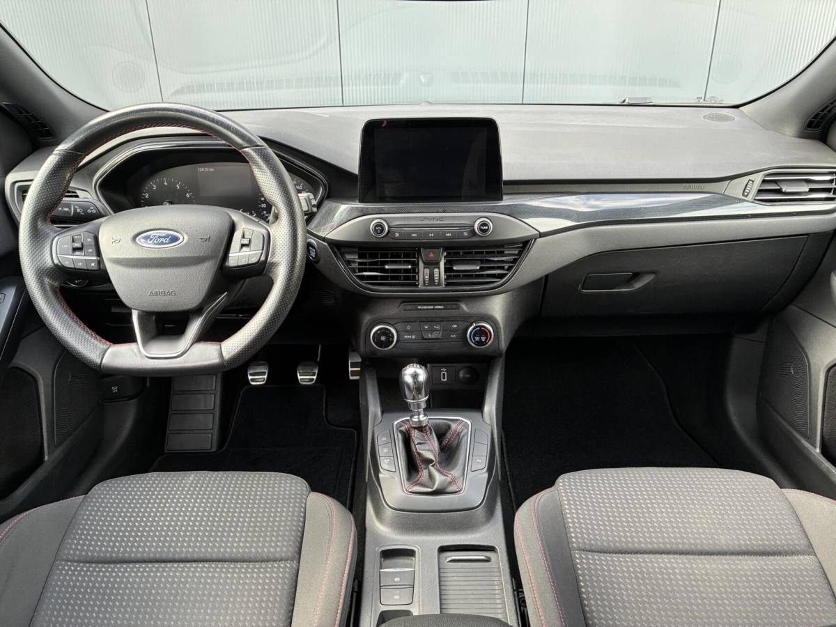 Ford Focus Ford Focus 1.0 125 PK EcoBoost ST Line Business | AIRCO | PDC | CAMERA | 124000 KM!!!