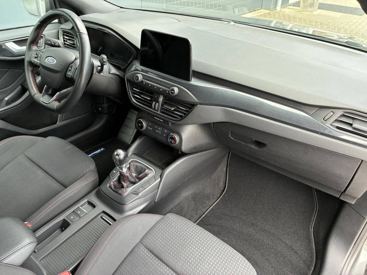 Ford Focus Ford Focus 1.0 125 PK EcoBoost ST Line Business | AIRCO | PDC | CAMERA | 124000 KM!!!
