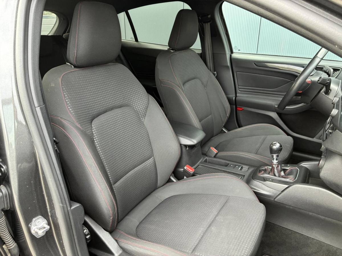 Ford Focus Ford Focus 1.0 125 PK EcoBoost ST Line Business | AIRCO | PDC | CAMERA | 124000 KM!!!