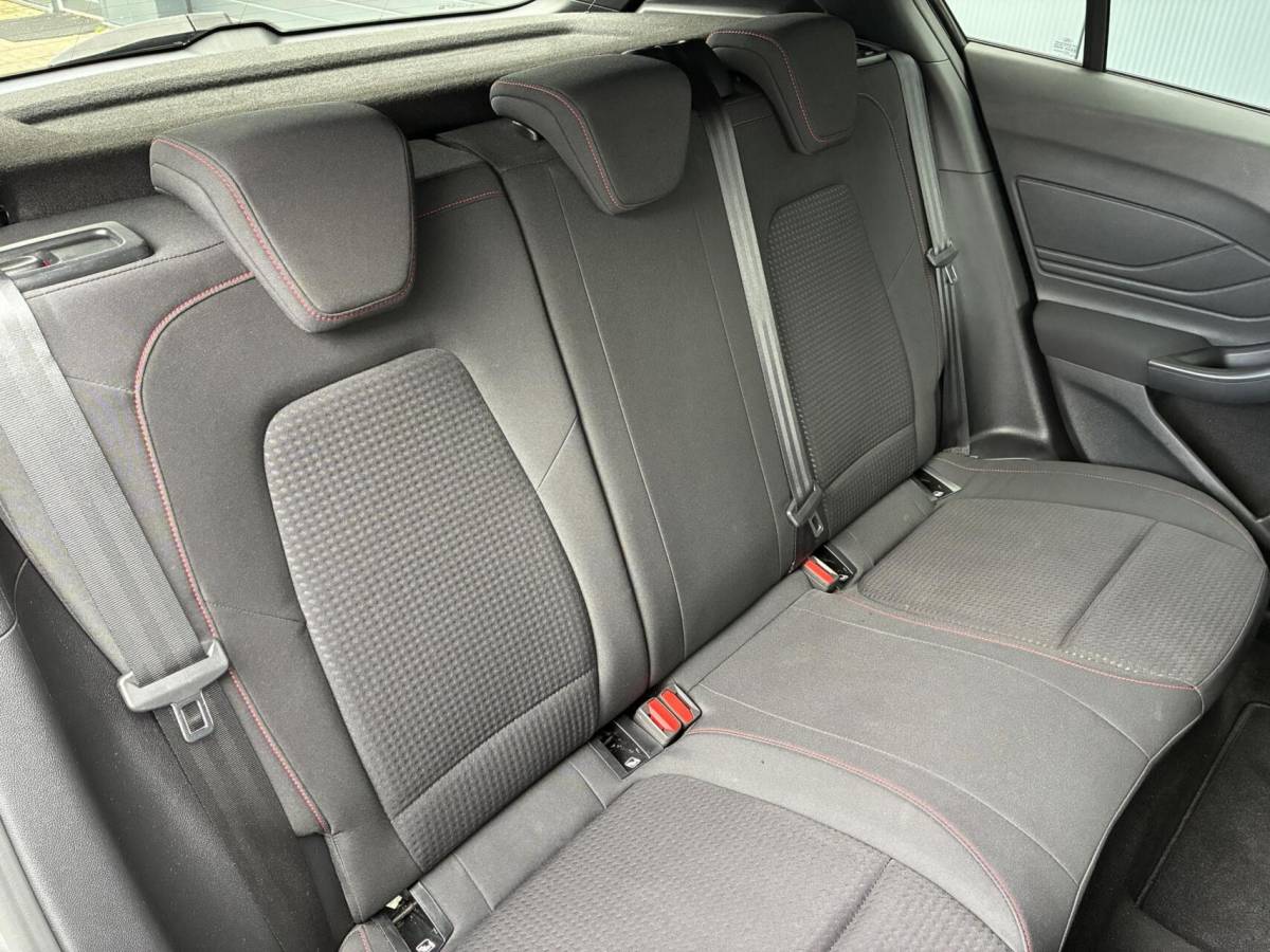 Ford Focus Ford Focus 1.0 125 PK EcoBoost ST Line Business | AIRCO | PDC | CAMERA | 124000 KM!!!