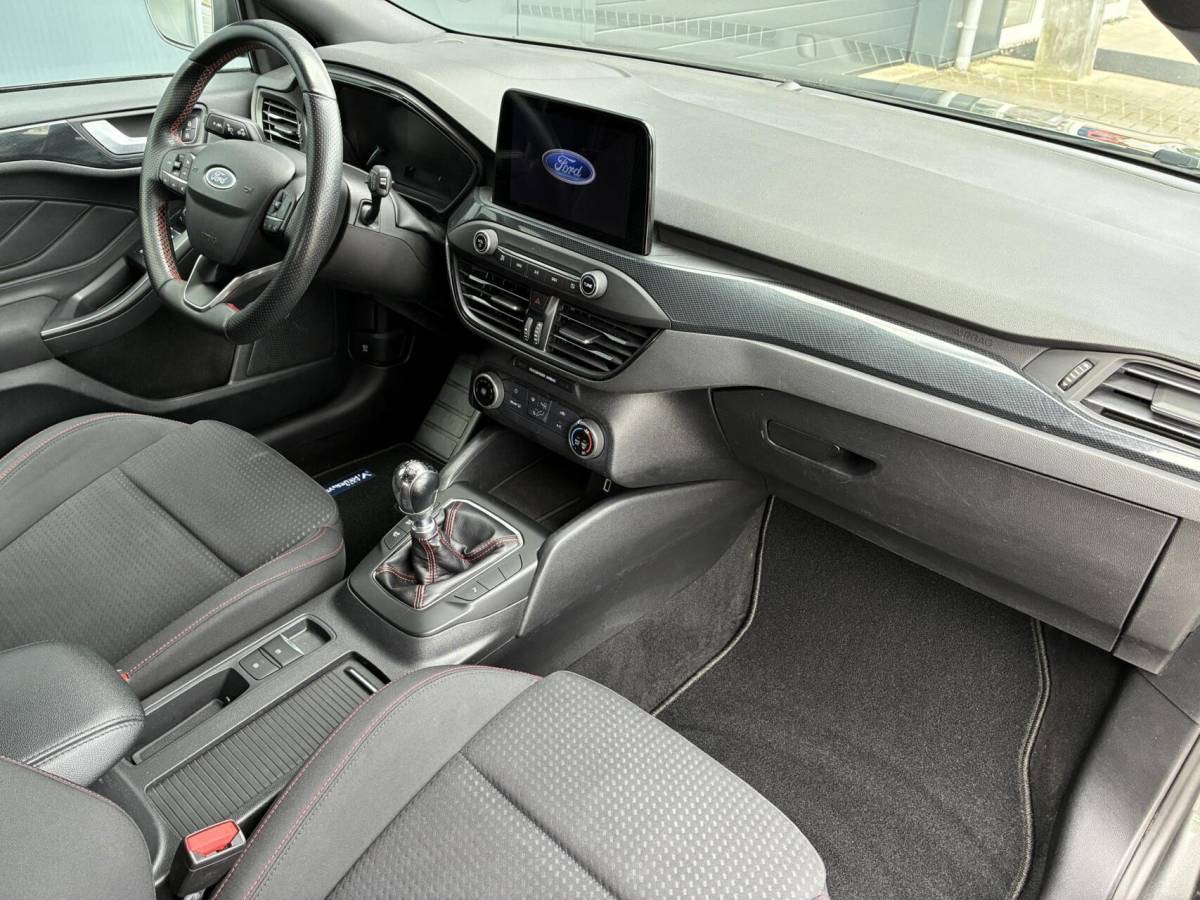 Ford Focus Ford Focus 1.0 125 PK EcoBoost ST Line Business | AIRCO | PDC | CAMERA | 124000 KM!!!