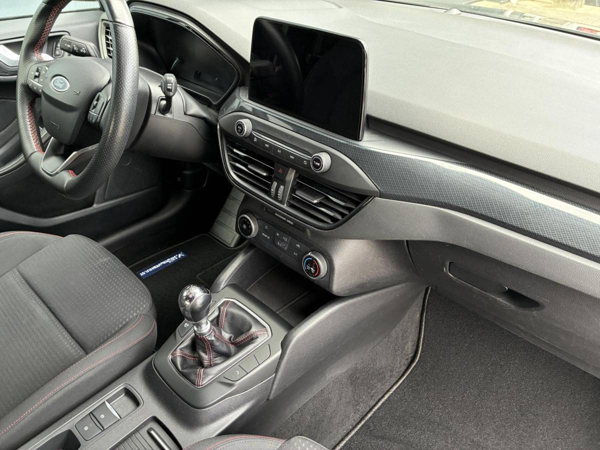 Ford Focus Ford Focus 1.0 125 PK EcoBoost ST Line Business | AIRCO | PDC | CAMERA | 124000 KM!!!