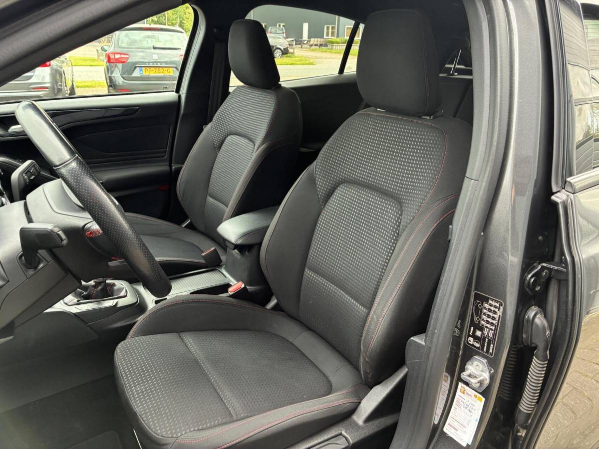 Ford Focus Ford Focus 1.0 125 PK EcoBoost ST Line Business | AIRCO | PDC | CAMERA | 124000 KM!!!