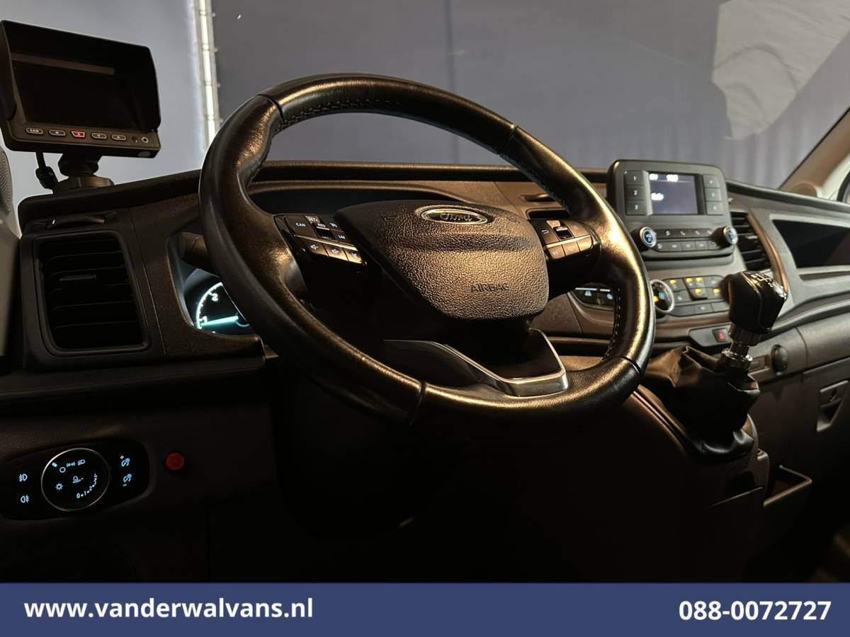 Ford Transit Ford Transit 2.0 TDCI 130pk Bakwagen L4.35m Laadklep Euro6 Airco | Camera | Cruisecontrol | Verwarmde voorruit Bijrijdersbank, 970kg laadvermogen