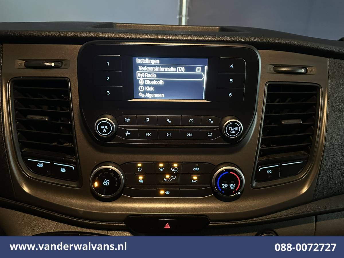 Ford Transit Ford Transit 2.0 TDCI 130pk Bakwagen L4.35m Laadklep Euro6 Airco | Camera | Cruisecontrol | Verwarmde voorruit Bijrijdersbank, 970kg laadvermogen