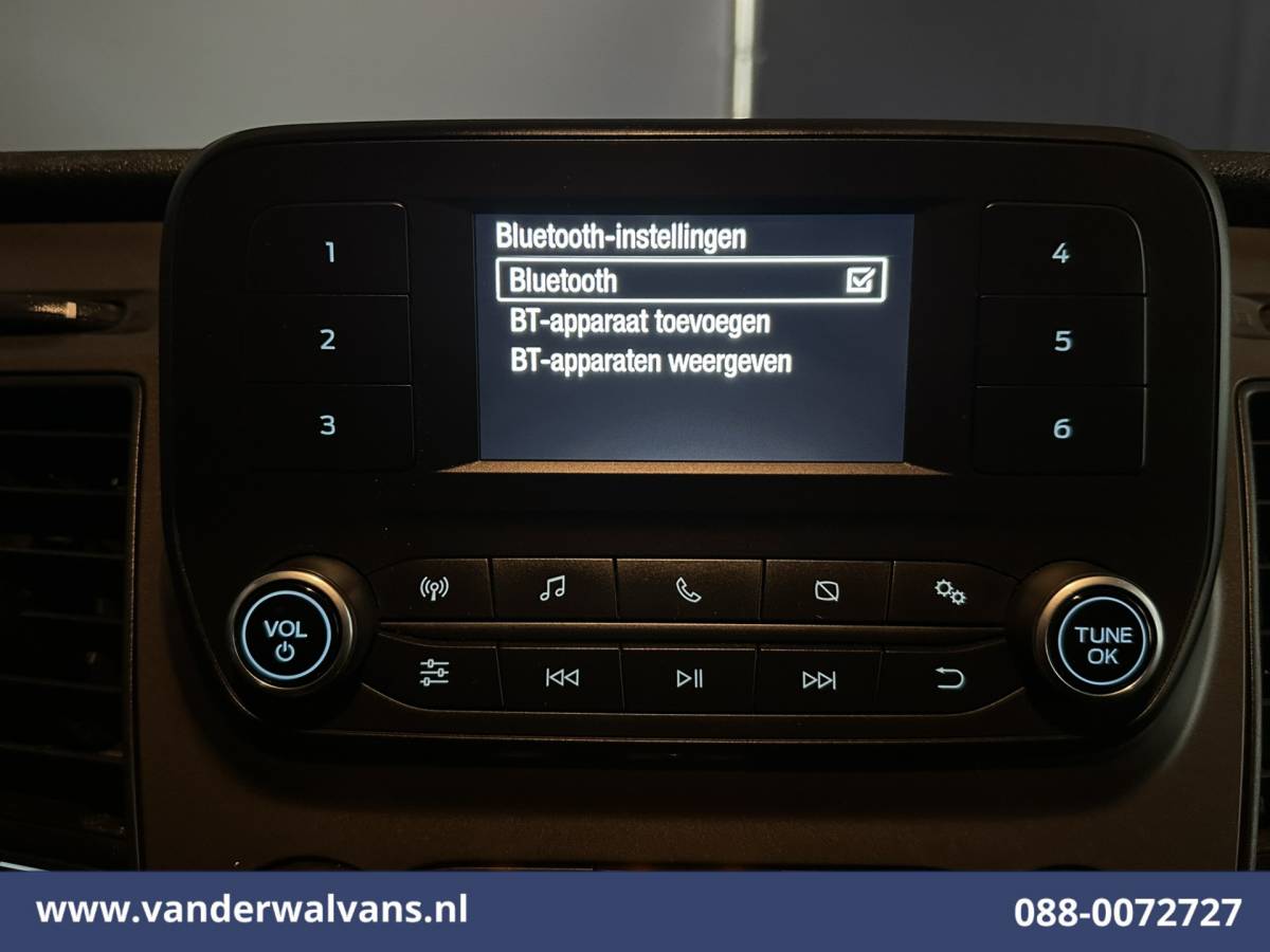 Ford Transit Ford Transit 2.0 TDCI 130pk Bakwagen L4.35m Laadklep Euro6 Airco | Camera | Cruisecontrol | Verwarmde voorruit Bijrijdersbank, 970kg laadvermogen
