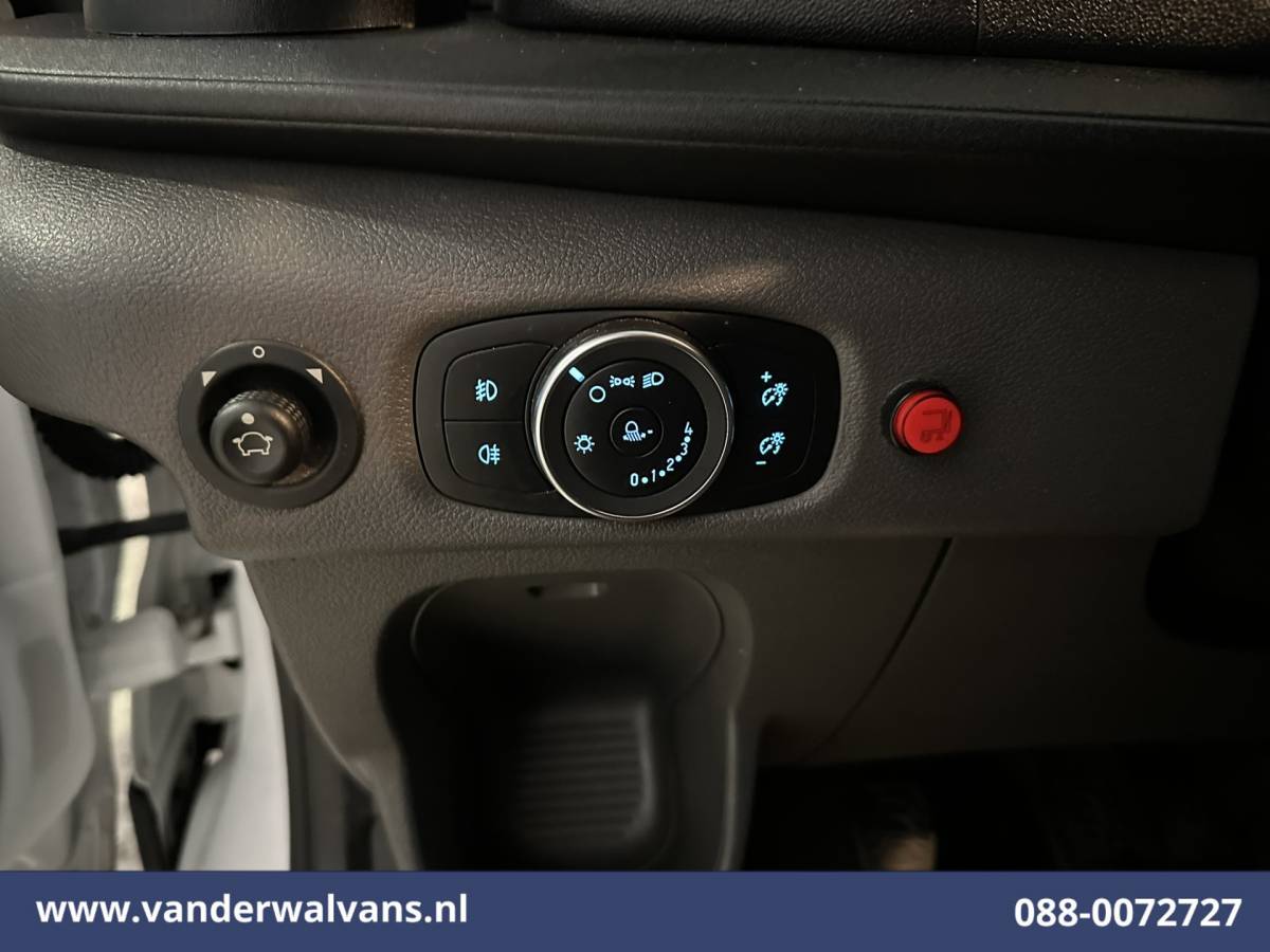 Ford Transit Ford Transit 2.0 TDCI 130pk Bakwagen L4.35m Laadklep Euro6 Airco | Camera | Cruisecontrol | Verwarmde voorruit Bijrijdersbank, 970kg laadvermogen