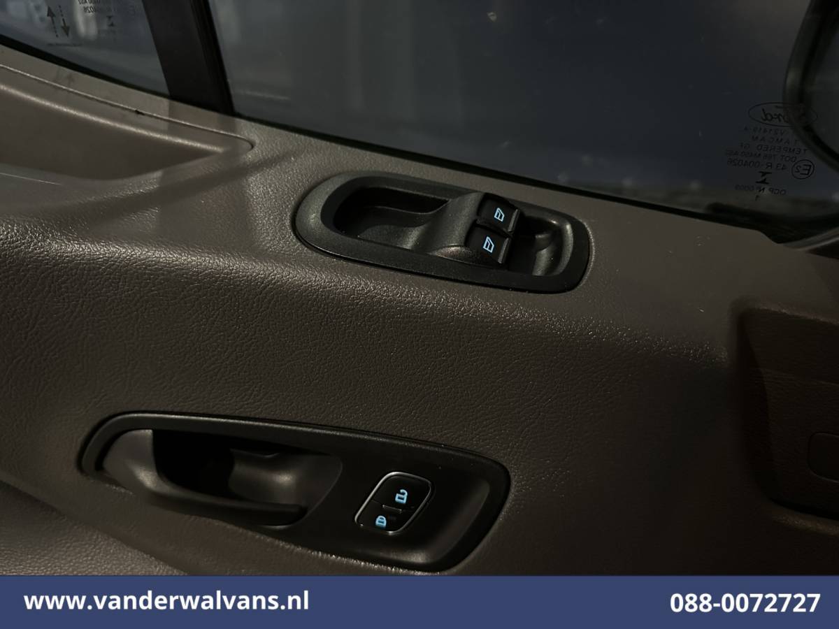 Ford Transit Ford Transit 2.0 TDCI 130pk Bakwagen L4.35m Laadklep Euro6 Airco | Camera | Cruisecontrol | Verwarmde voorruit Bijrijdersbank, 970kg laadvermogen
