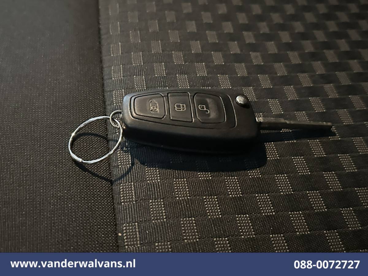 Ford Transit Ford Transit 2.0 TDCI 130pk Bakwagen L4.35m Laadklep Euro6 Airco | Camera | Cruisecontrol | Verwarmde voorruit Bijrijdersbank, 970kg laadvermogen
