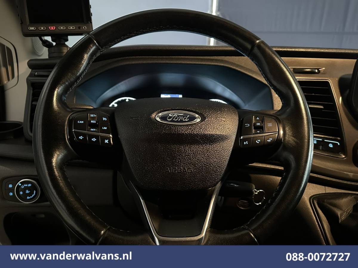 Ford Transit Ford Transit 2.0 TDCI 130pk Bakwagen L4.35m Laadklep Euro6 Airco | Camera | Cruisecontrol | Verwarmde voorruit Bijrijdersbank, 970kg laadvermogen