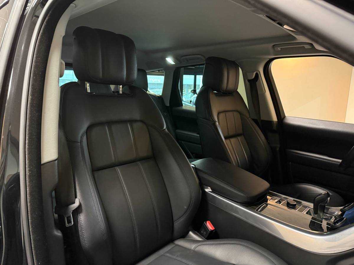 Land Rover Range Rover Sport Land Rover Range Rover Sport 2.0 P400e Dynamic *404PK!* Full-black|Carplay|Trekhaak|All-seasons