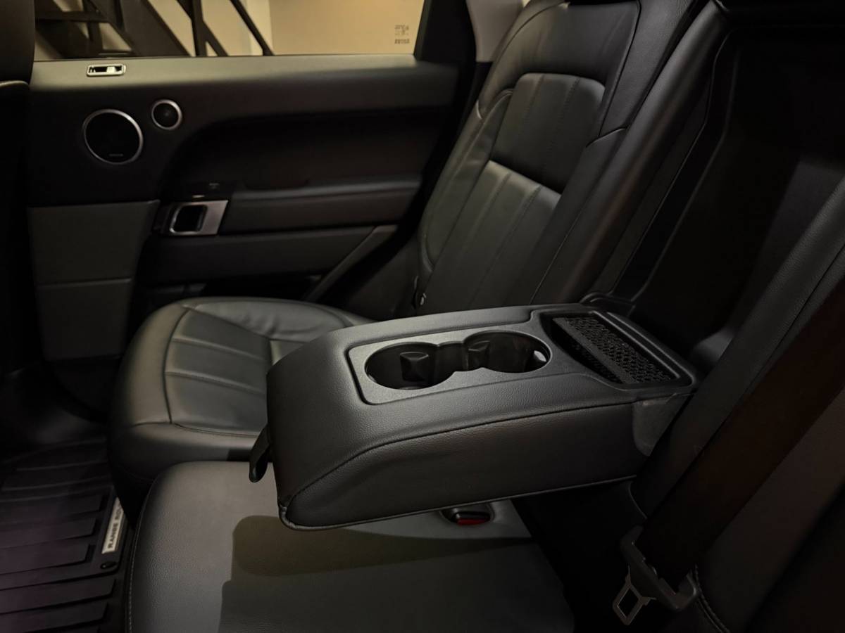 Land Rover Range Rover Sport Land Rover Range Rover Sport 2.0 P400e Dynamic *404PK!* Full-black|Carplay|Trekhaak|All-seasons