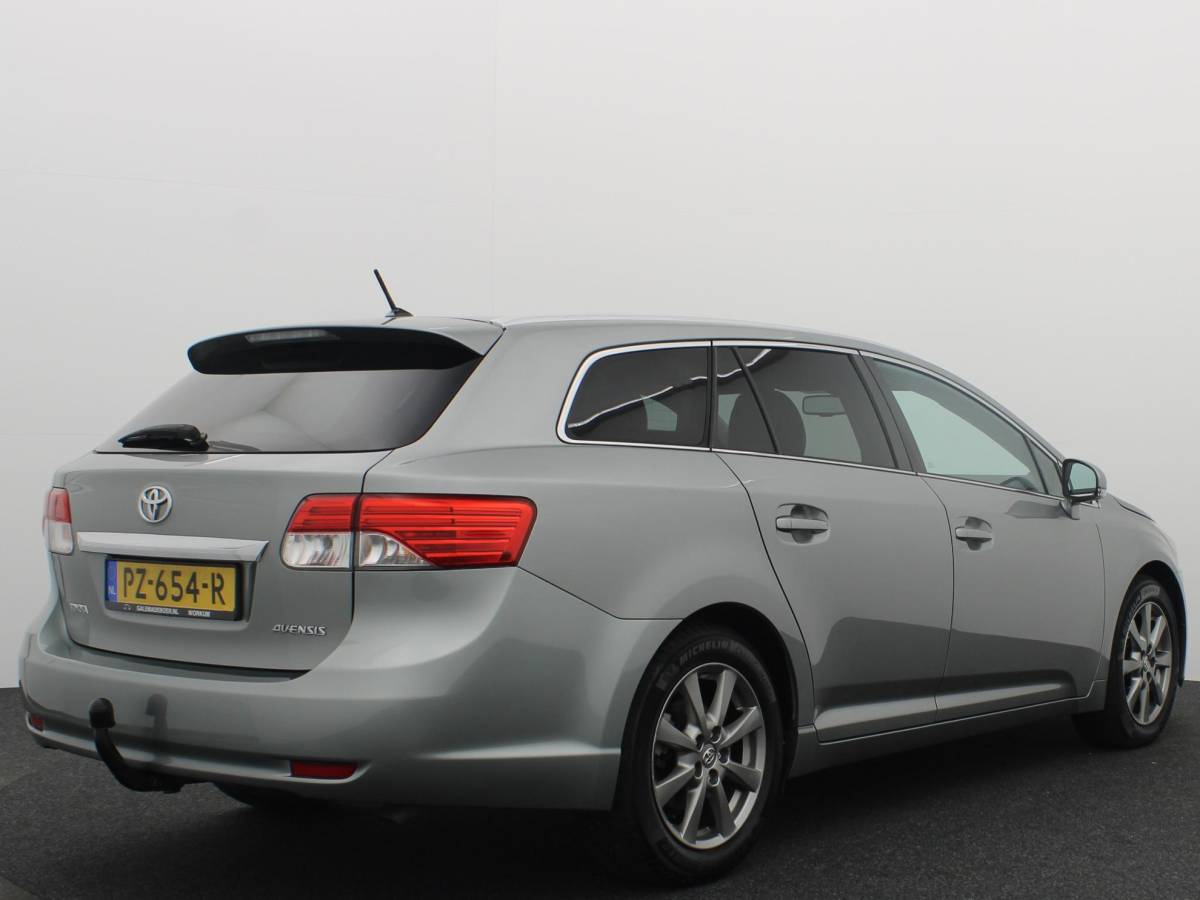 Toyota Avensis Toyota Avensis Wagon 2.0 D-4D Dynamic Business TREKHAAK / CAMERA / NAVI / CLIMA / BLUETOOTH / CRUISE