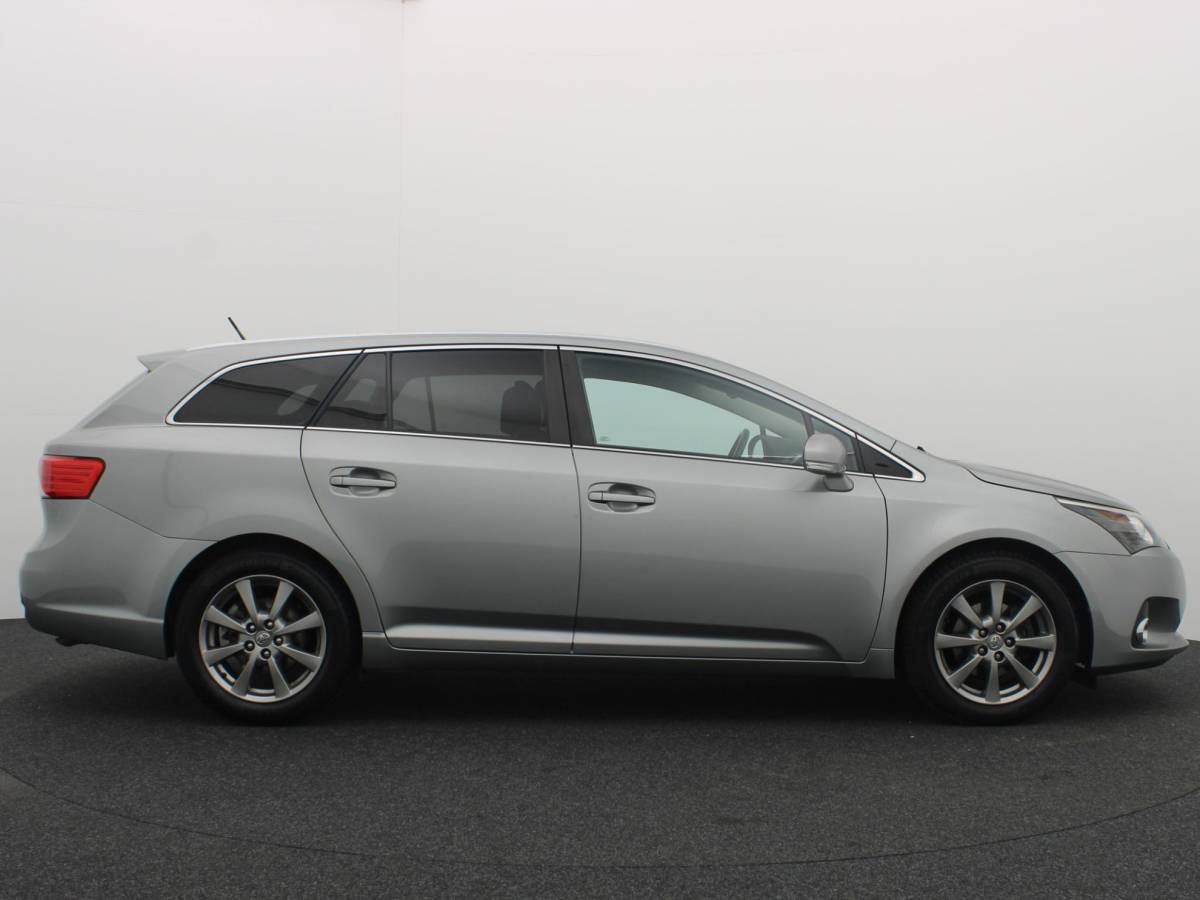 Toyota Avensis Toyota Avensis Wagon 2.0 D-4D Dynamic Business TREKHAAK / CAMERA / NAVI / CLIMA / BLUETOOTH / CRUISE