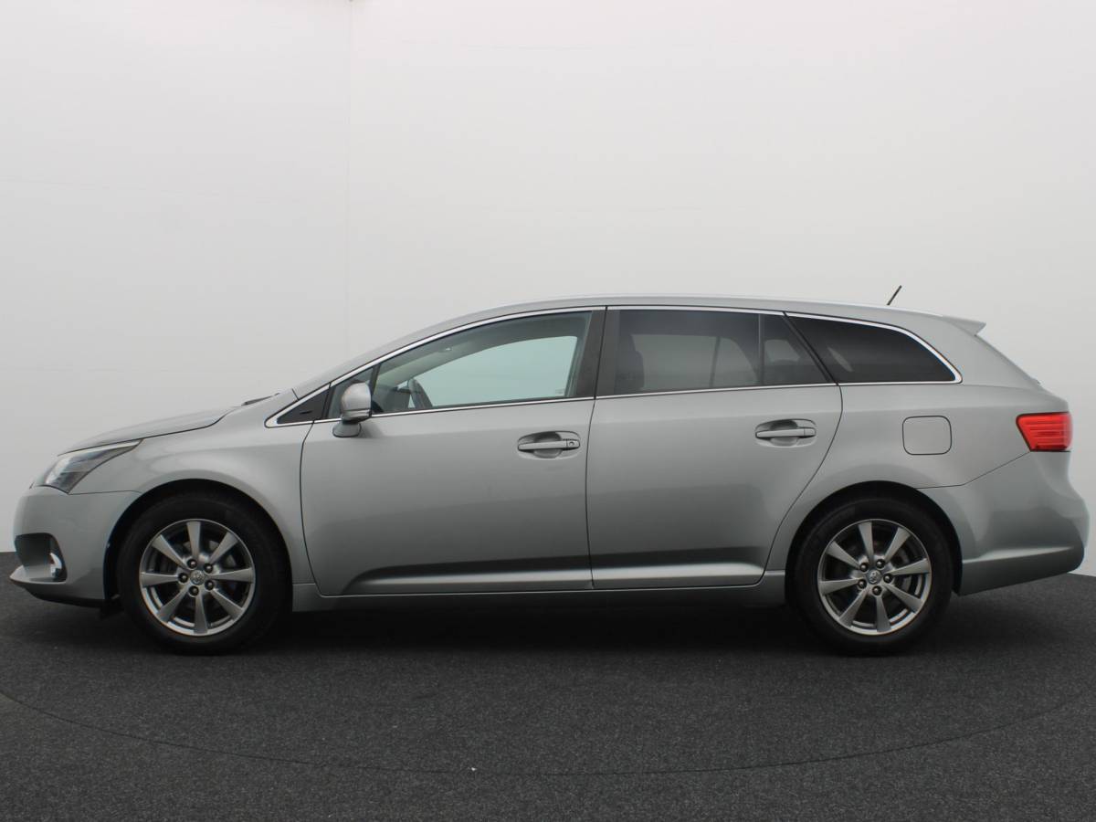 Toyota Avensis Toyota Avensis Wagon 2.0 D-4D Dynamic Business TREKHAAK / CAMERA / NAVI / CLIMA / BLUETOOTH / CRUISE