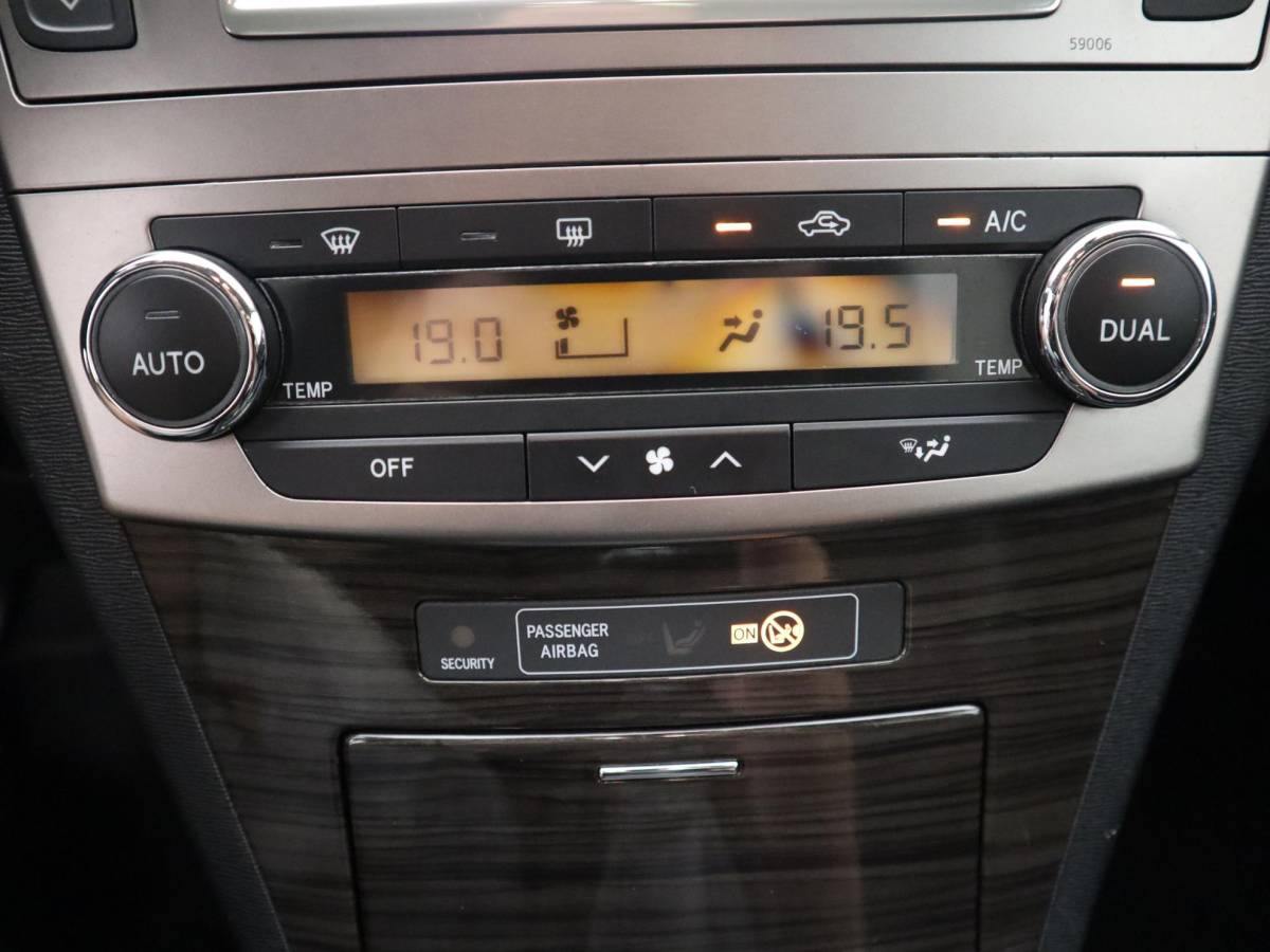 Toyota Avensis Toyota Avensis Wagon 2.0 D-4D Dynamic Business TREKHAAK / CAMERA / NAVI / CLIMA / BLUETOOTH / CRUISE