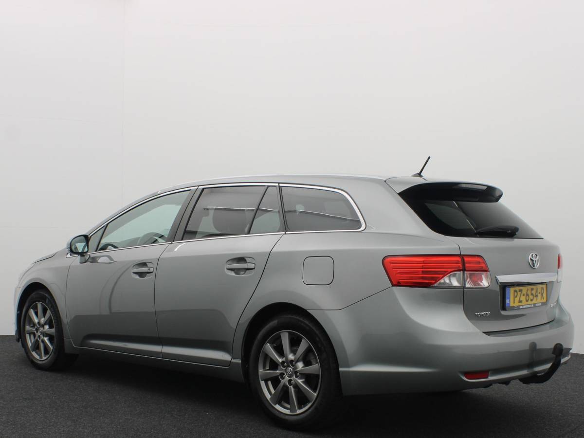 Toyota Avensis Toyota Avensis Wagon 2.0 D-4D Dynamic Business TREKHAAK / CAMERA / NAVI / CLIMA / BLUETOOTH / CRUISE