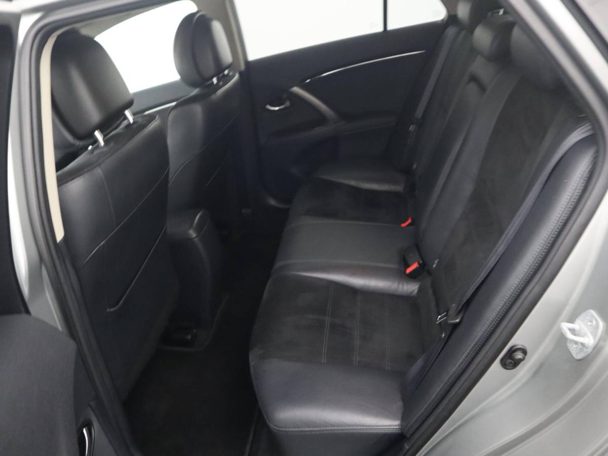 Toyota Avensis Toyota Avensis Wagon 2.0 D-4D Dynamic Business TREKHAAK / CAMERA / NAVI / CLIMA / BLUETOOTH / CRUISE