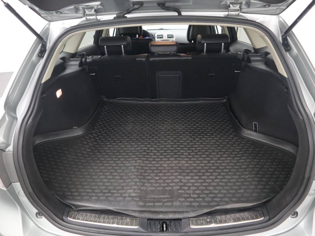 Toyota Avensis Toyota Avensis Wagon 2.0 D-4D Dynamic Business TREKHAAK / CAMERA / NAVI / CLIMA / BLUETOOTH / CRUISE