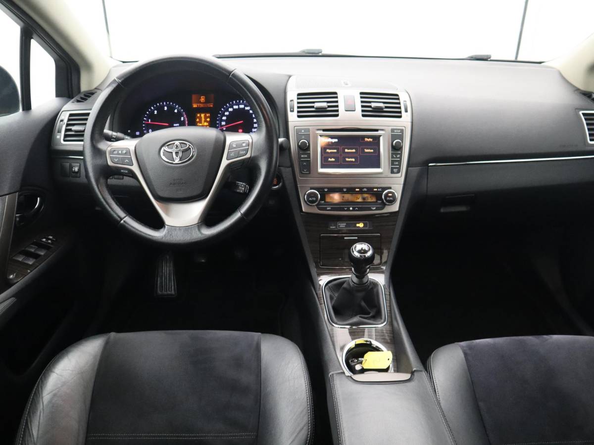 Toyota Avensis Toyota Avensis Wagon 2.0 D-4D Dynamic Business TREKHAAK / CAMERA / NAVI / CLIMA / BLUETOOTH / CRUISE