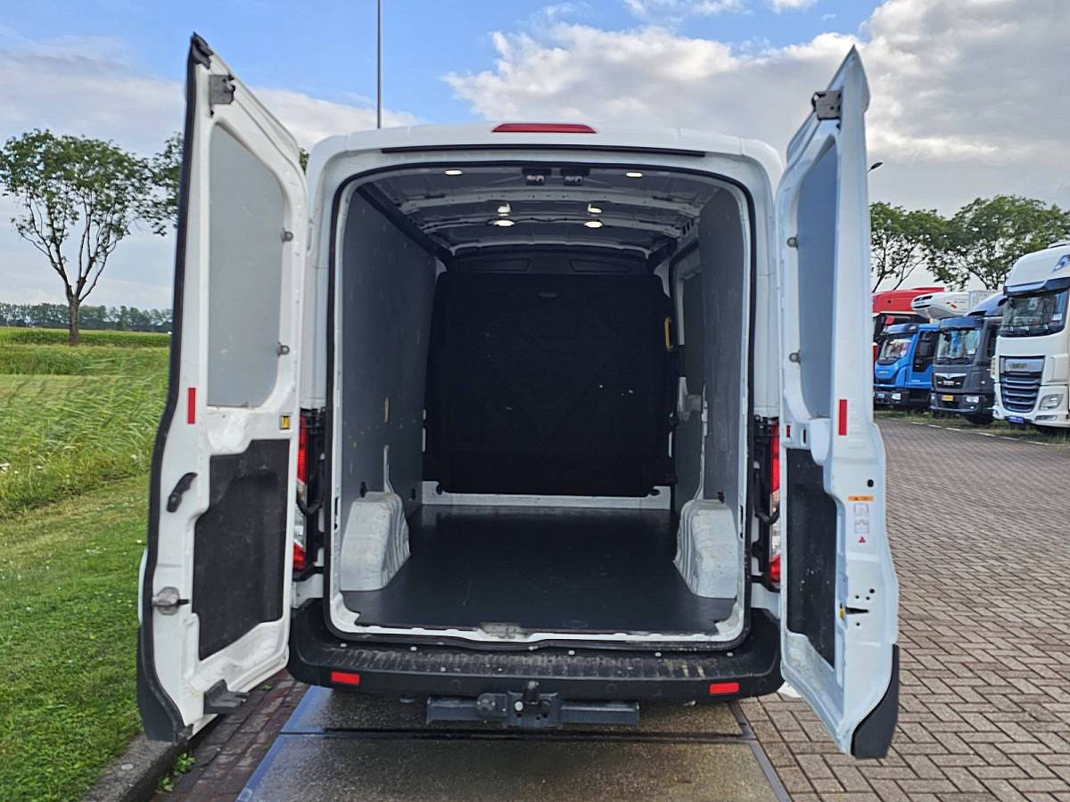 Ford Transit FORD TRANSIT 2.0 l2h2 euro6 trekhaak!