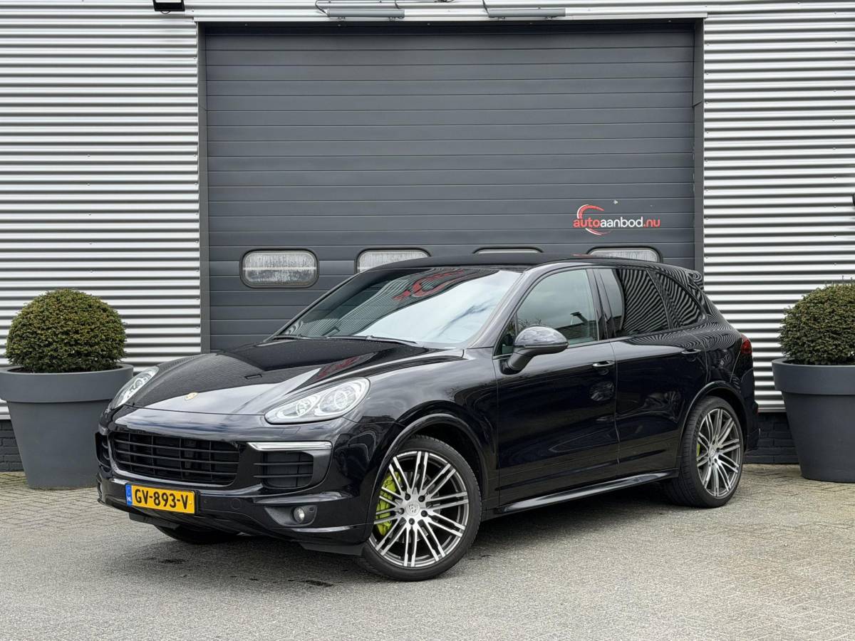 Porsche Cayenne Porsche Cayenne 3.0 S E-Hybrid Sport Chrono | Camera | Luchtvering | Stoelverwarming | Navigatie | Privacy Glass |