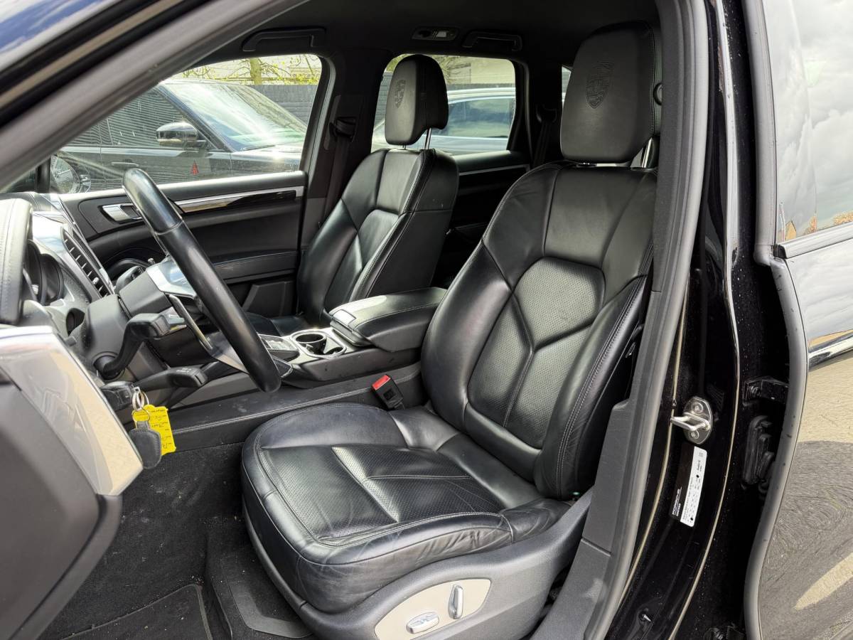 Porsche Cayenne Porsche Cayenne 3.0 S E-Hybrid Sport Chrono | Camera | Luchtvering | Stoelverwarming | Navigatie | Privacy Glass |