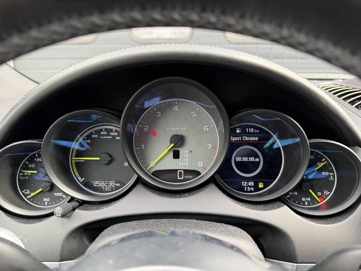 Porsche Cayenne Porsche Cayenne 3.0 S E-Hybrid Sport Chrono | Camera | Luchtvering | Stoelverwarming | Navigatie | Privacy Glass |