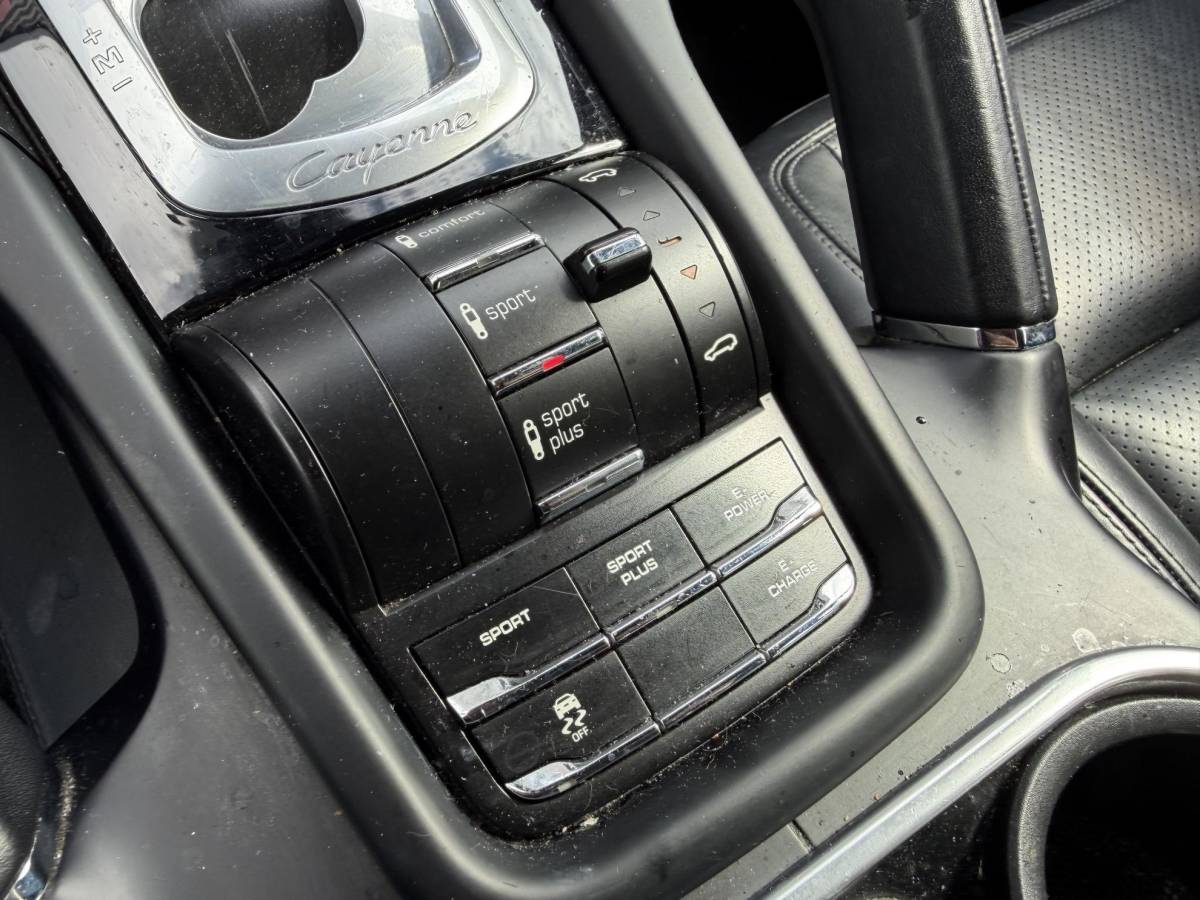 Porsche Cayenne Porsche Cayenne 3.0 S E-Hybrid Sport Chrono | Camera | Luchtvering | Stoelverwarming | Navigatie | Privacy Glass |