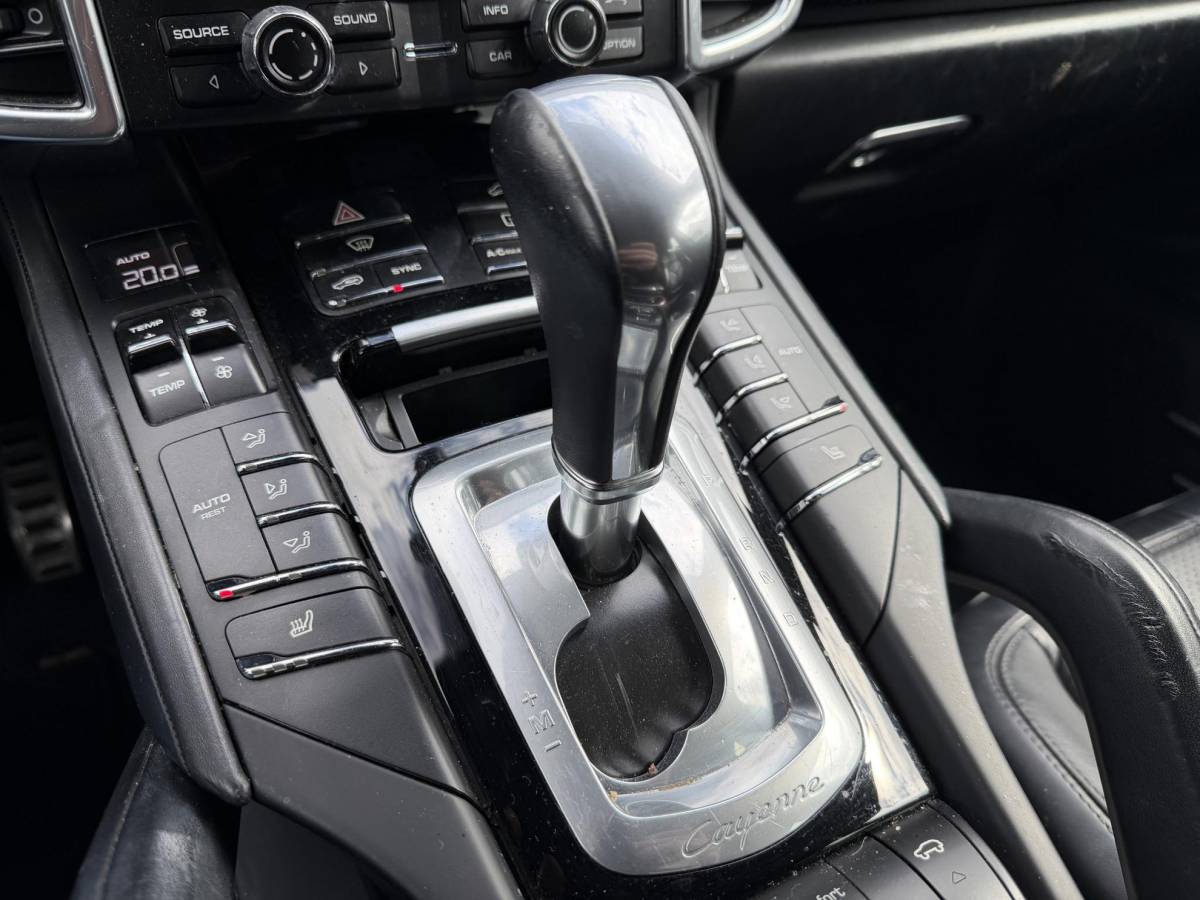 Porsche Cayenne Porsche Cayenne 3.0 S E-Hybrid Sport Chrono | Camera | Luchtvering | Stoelverwarming | Navigatie | Privacy Glass |