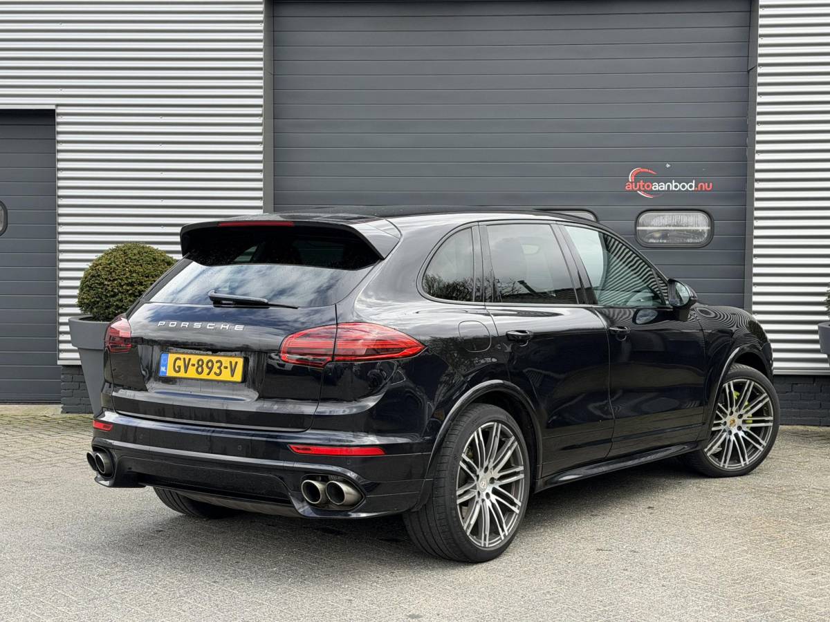 Porsche Cayenne Porsche Cayenne 3.0 S E-Hybrid Sport Chrono | Camera | Luchtvering | Stoelverwarming | Navigatie | Privacy Glass |
