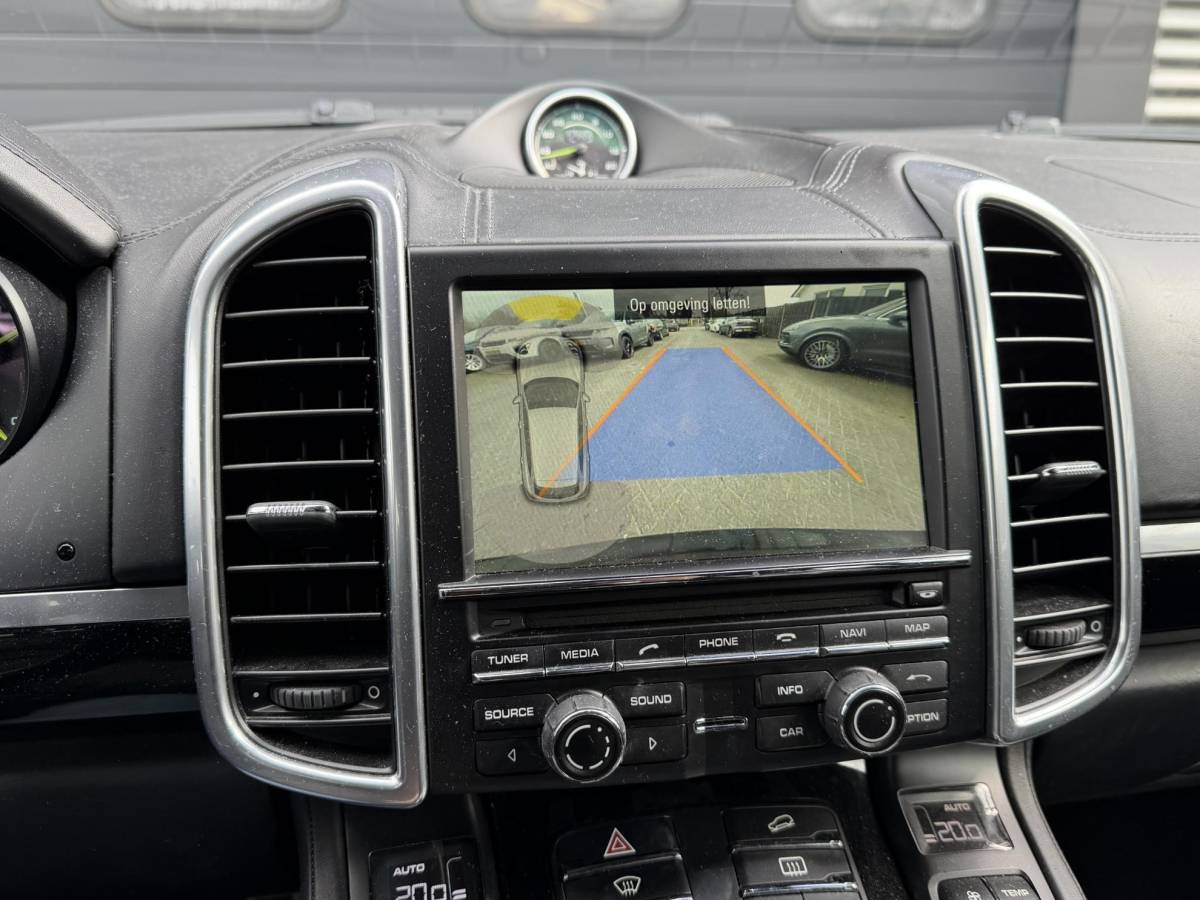 Porsche Cayenne Porsche Cayenne 3.0 S E-Hybrid Sport Chrono | Camera | Luchtvering | Stoelverwarming | Navigatie | Privacy Glass |