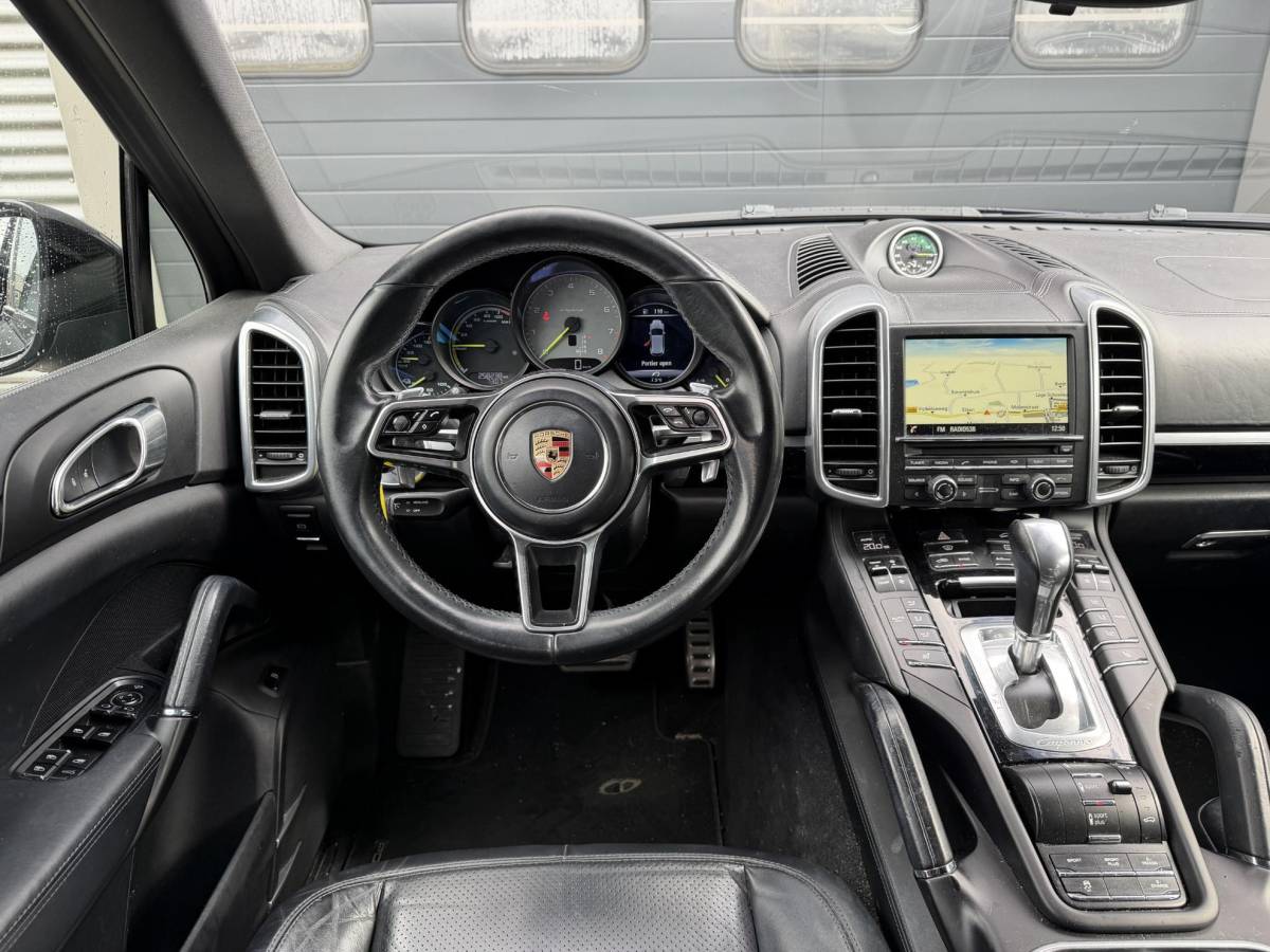 Porsche Cayenne Porsche Cayenne 3.0 S E-Hybrid Sport Chrono | Camera | Luchtvering | Stoelverwarming | Navigatie | Privacy Glass |