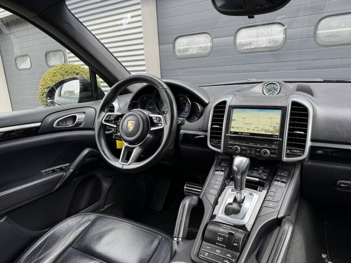 Porsche Cayenne Porsche Cayenne 3.0 S E-Hybrid Sport Chrono | Camera | Luchtvering | Stoelverwarming | Navigatie | Privacy Glass |