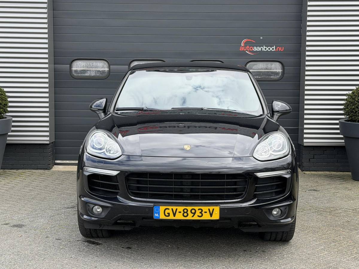 Porsche Cayenne Porsche Cayenne 3.0 S E-Hybrid Sport Chrono | Camera | Luchtvering | Stoelverwarming | Navigatie | Privacy Glass |