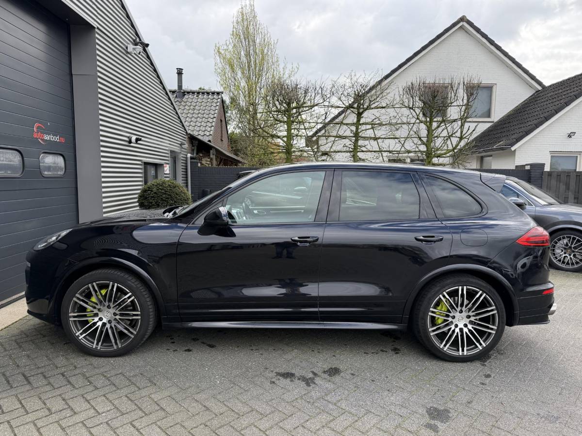 Porsche Cayenne Porsche Cayenne 3.0 S E-Hybrid Sport Chrono | Camera | Luchtvering | Stoelverwarming | Navigatie | Privacy Glass |