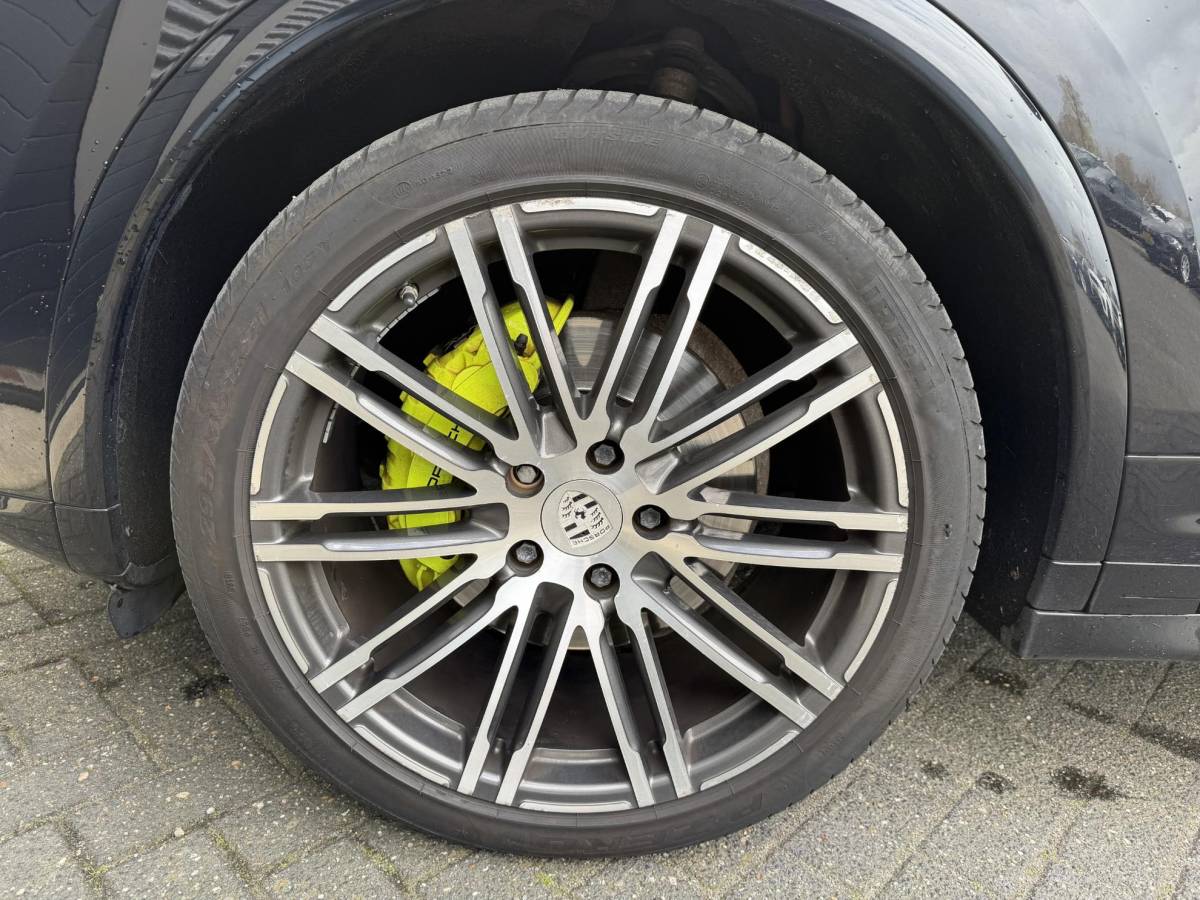 Porsche Cayenne Porsche Cayenne 3.0 S E-Hybrid Sport Chrono | Camera | Luchtvering | Stoelverwarming | Navigatie | Privacy Glass |