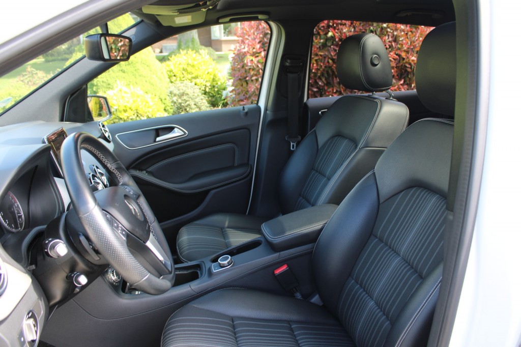 Mercedes-Benz B-Klasse Mercedes-benz B-klasse B180 122pk Ambition automaat ECC/navi/PDC/pano-schuifdak