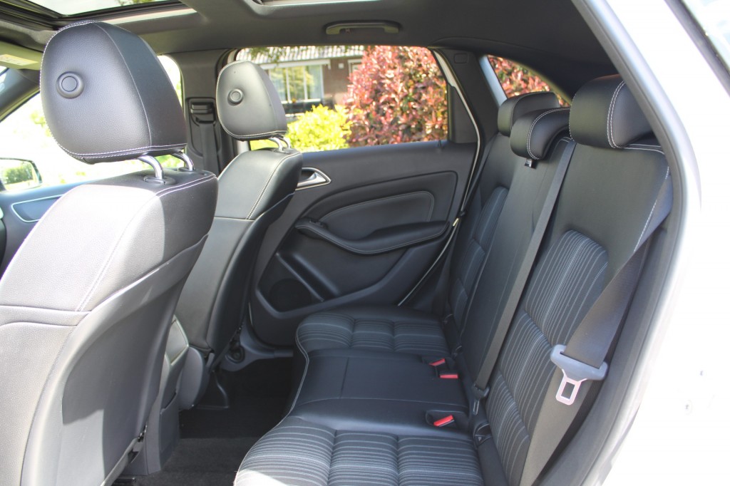 Mercedes-Benz B-Klasse Mercedes-benz B-klasse B180 122pk Ambition automaat ECC/navi/PDC/pano-schuifdak
