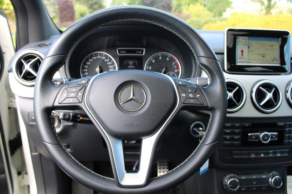 Mercedes-Benz B-Klasse Mercedes-benz B-klasse B180 122pk Ambition automaat ECC/navi/PDC/pano-schuifdak