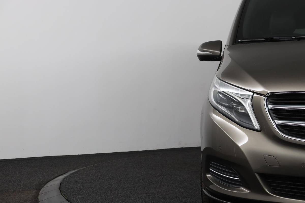 Mercedes-Benz V-Klasse Mercedes-Benz V-klasse 250d Lang DC Avantgarde | NAP | Rolstoelbus | 5+1 zitplaatsen | Luxe | Leder | ACC | 360° camera | Elekt. schuifdeuren | Burmester