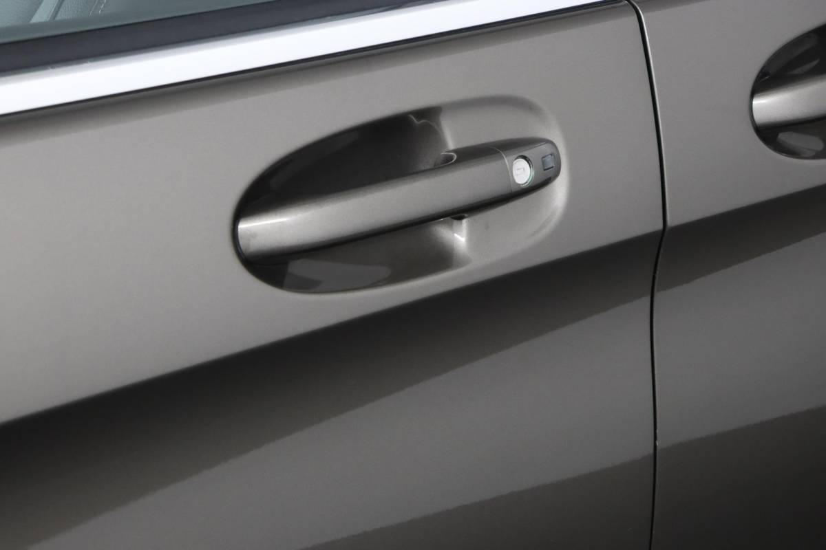 Mercedes-Benz V-Klasse Mercedes-Benz V-klasse 250d Lang DC Avantgarde | NAP | Rolstoelbus | 5+1 zitplaatsen | Luxe | Leder | ACC | 360° camera | Elekt. schuifdeuren | Burmester