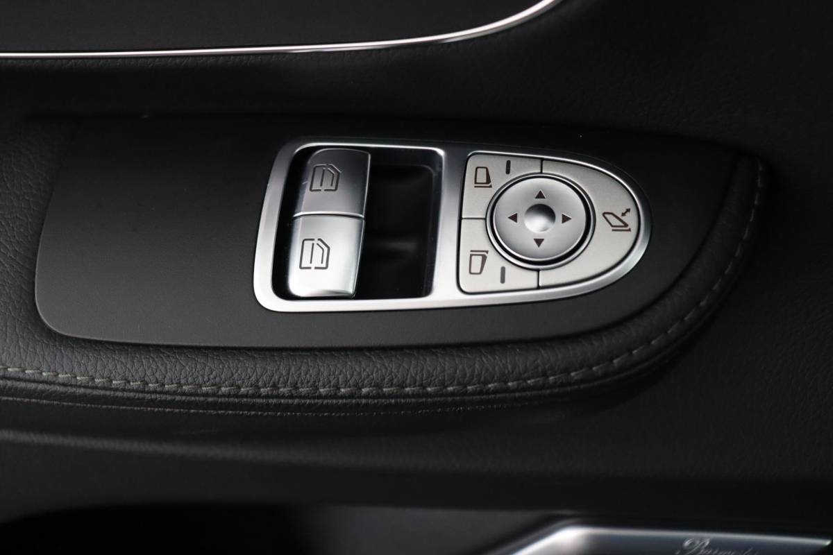 Mercedes-Benz V-Klasse Mercedes-Benz V-klasse 250d Lang DC Avantgarde | NAP | Rolstoelbus | 5+1 zitplaatsen | Luxe | Leder | ACC | 360° camera | Elekt. schuifdeuren | Burmester