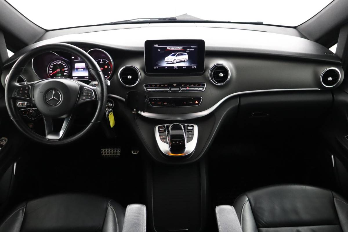 Mercedes-Benz V-Klasse Mercedes-Benz V-klasse 250d Lang DC Avantgarde | NAP | Rolstoelbus | 5+1 zitplaatsen | Luxe | Leder | ACC | 360° camera | Elekt. schuifdeuren | Burmester