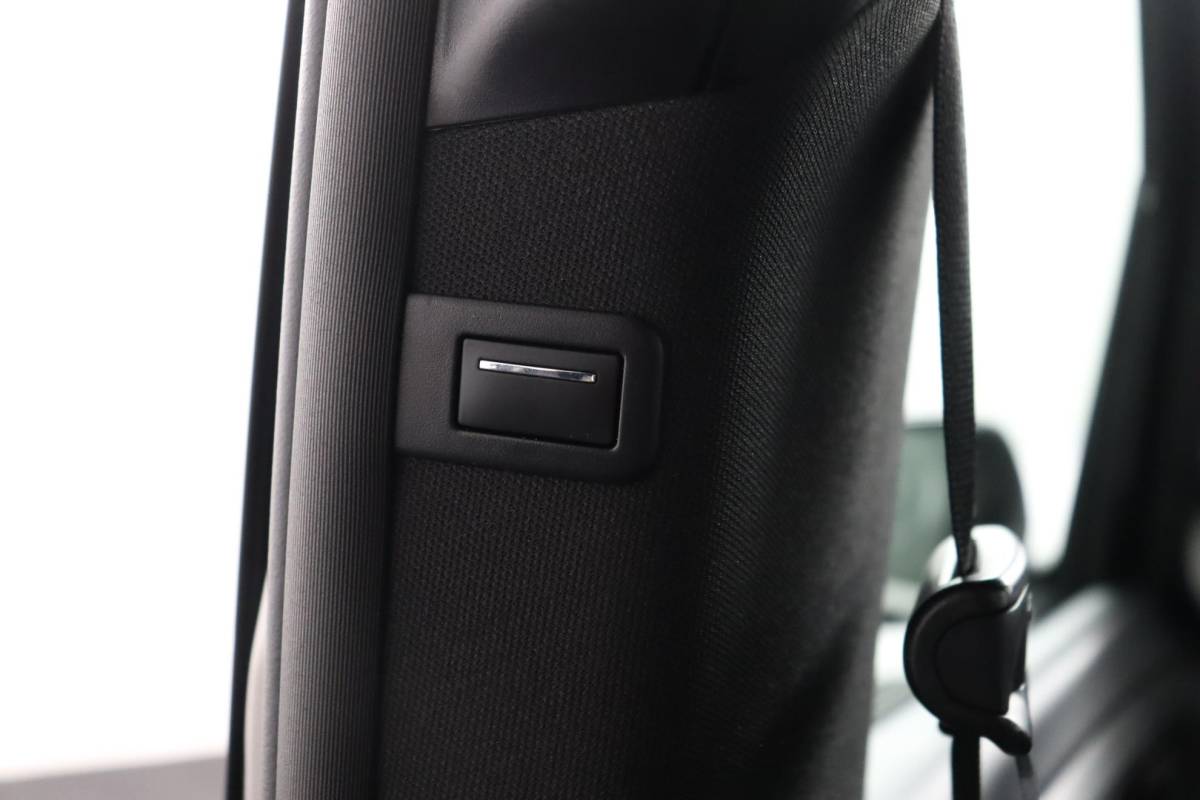 Mercedes-Benz V-Klasse Mercedes-Benz V-klasse 250d Lang DC Avantgarde | NAP | Rolstoelbus | 5+1 zitplaatsen | Luxe | Leder | ACC | 360° camera | Elekt. schuifdeuren | Burmester