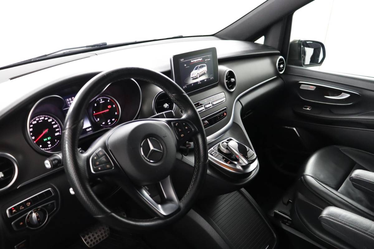 Mercedes-Benz V-Klasse Mercedes-Benz V-klasse 250d Lang DC Avantgarde | NAP | Rolstoelbus | 5+1 zitplaatsen | Luxe | Leder | ACC | 360° camera | Elekt. schuifdeuren | Burmester